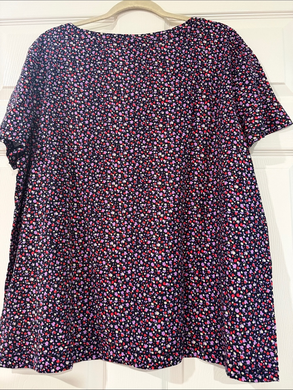 GAP Black Short Sleeve V-Neck Top with Pink Floral Print - Picture 2 of 4